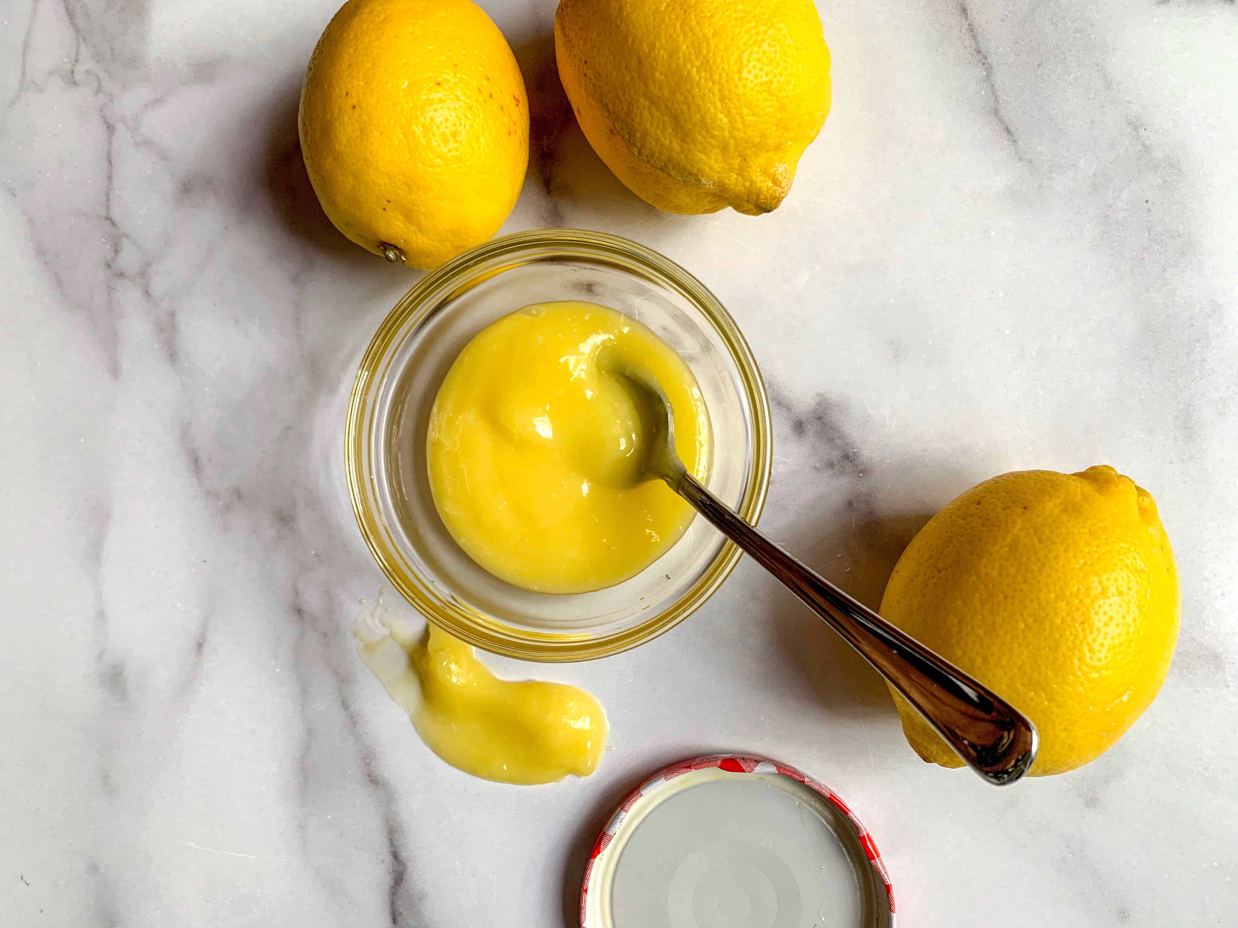 creamy lemon curd with lemons