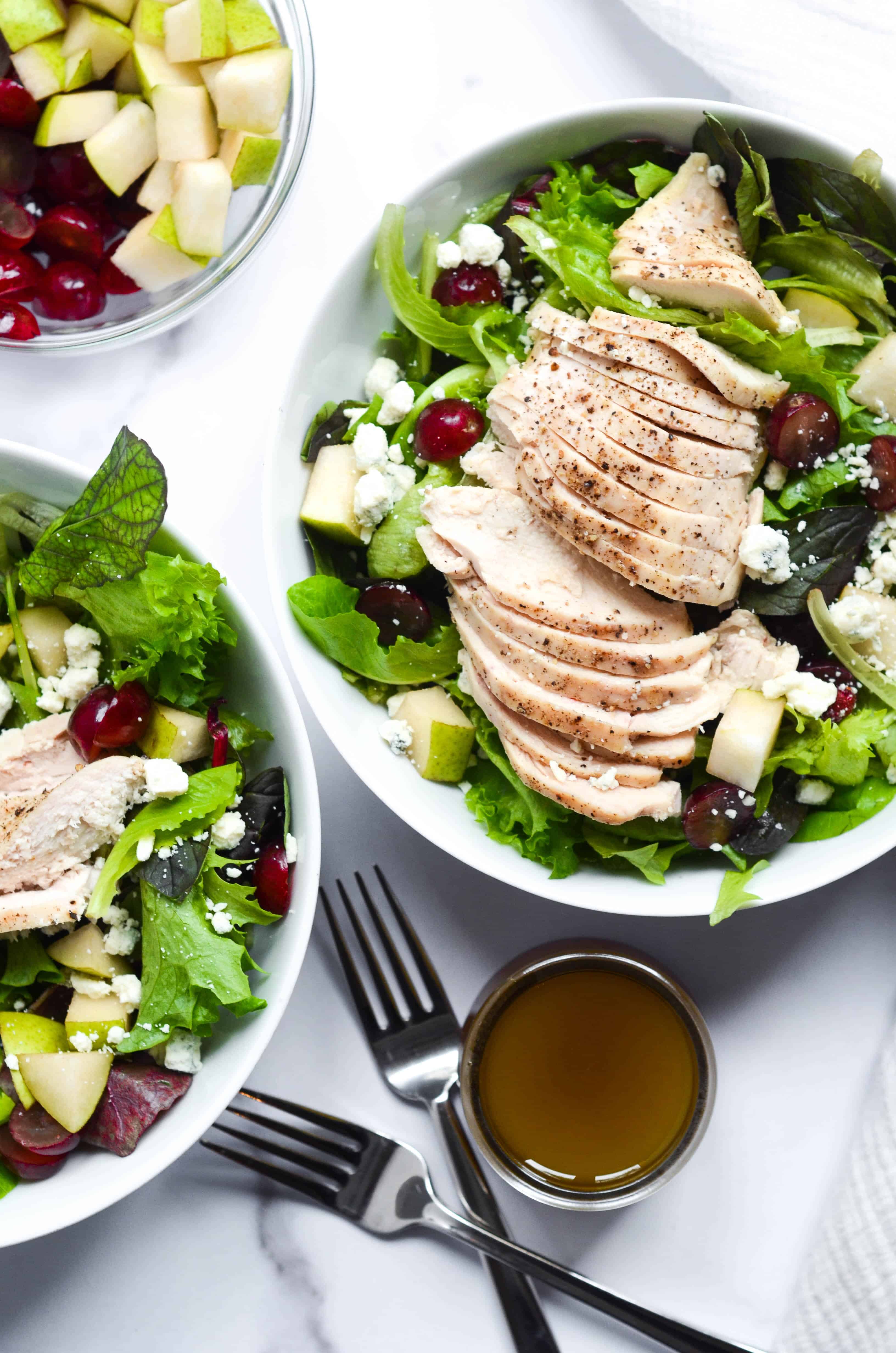 cosi signature salad with chicken breast