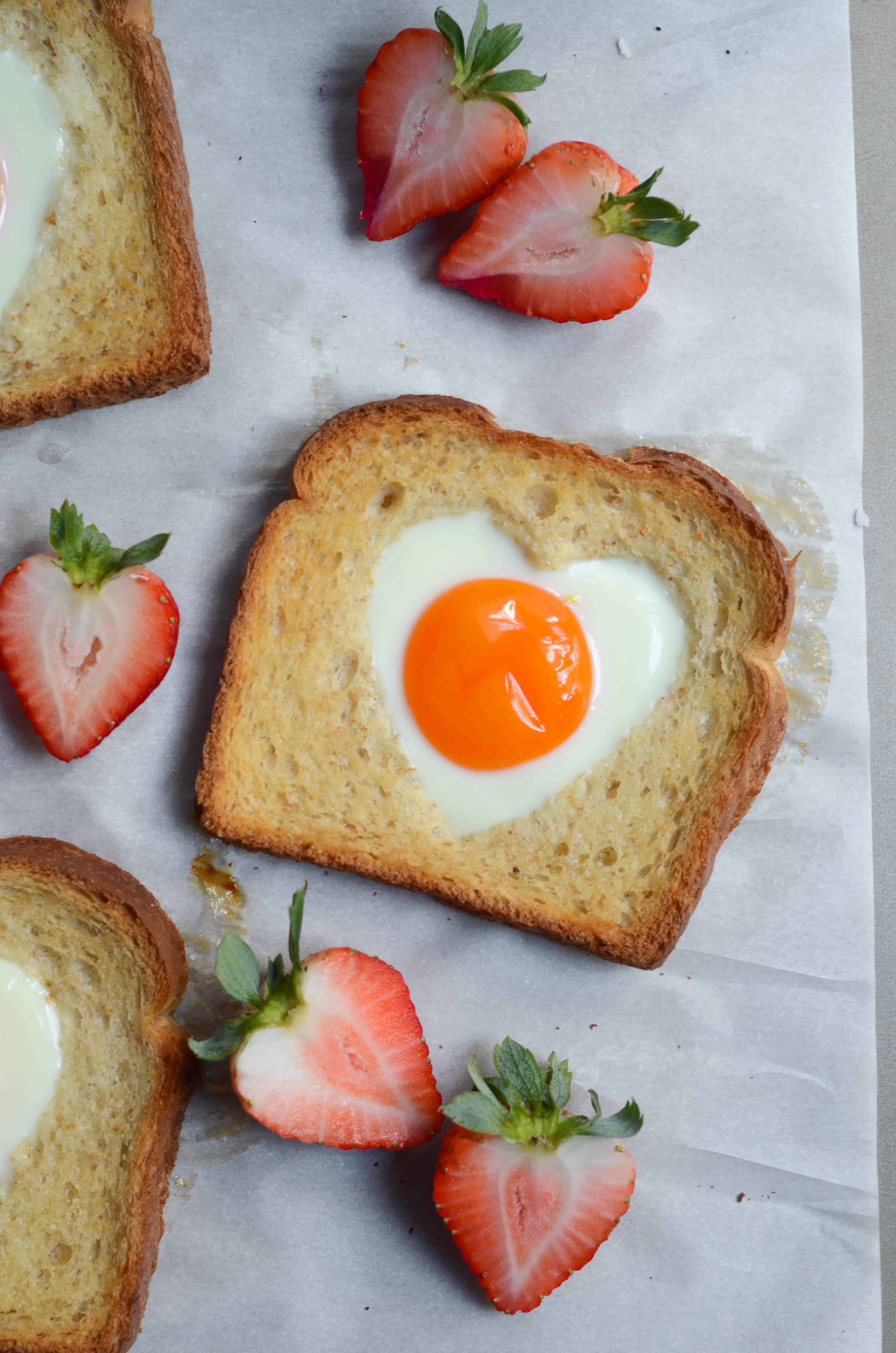 Valentine’s Day Egg in a Hole Toasts 