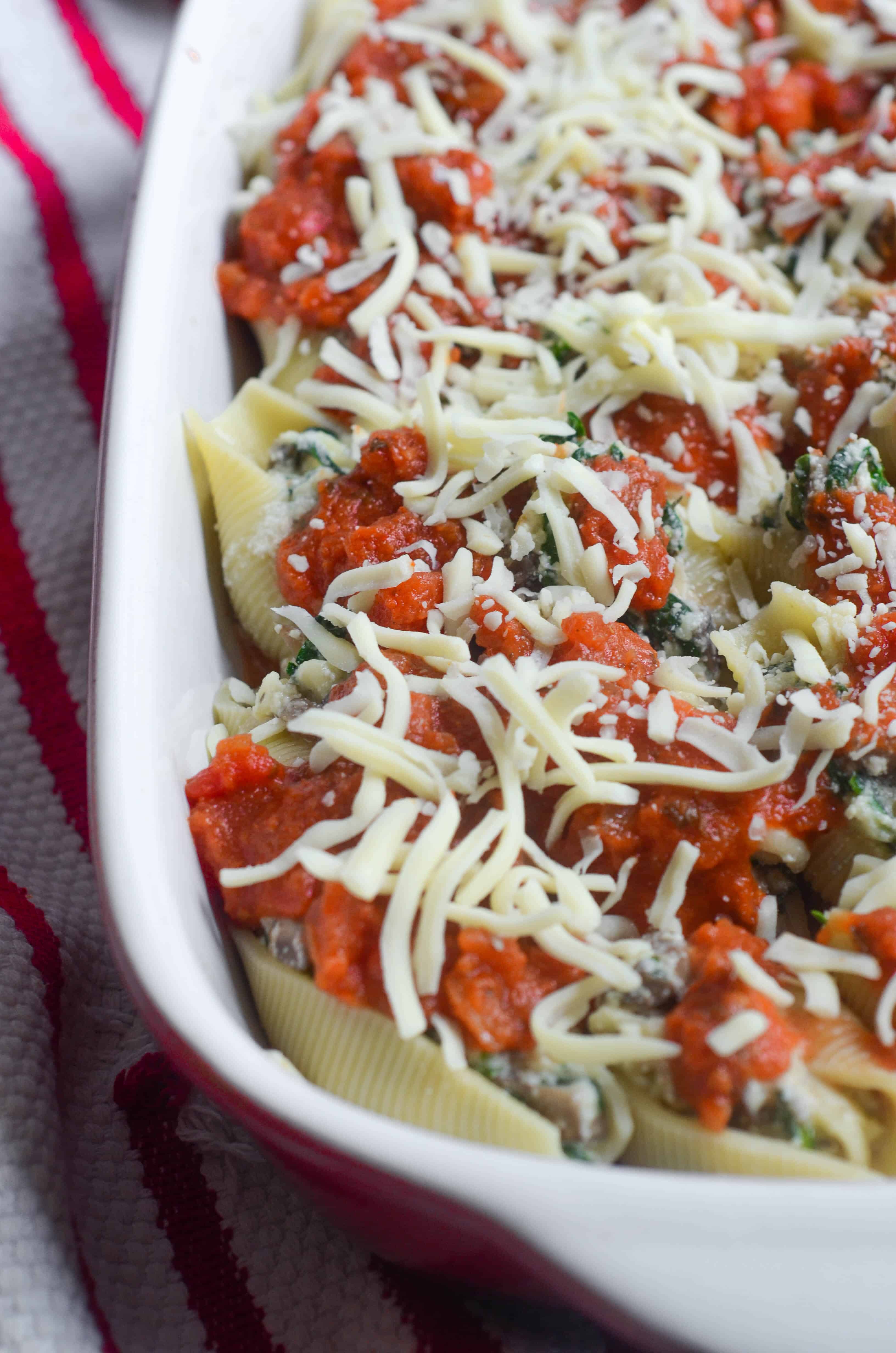 https://wornslapout.com/wp-content/uploads/2020/02/Stuffed-Shells-with-Spinach-and-Mushrooms-7.jpg