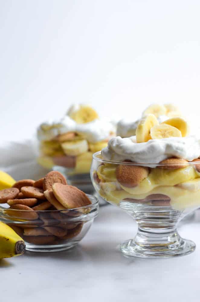 nilla wafer pudding in individual trifle bowl with bowl of nilla wafers next to it