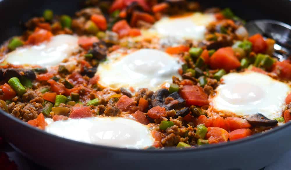 side view of fully cooked shakshuka